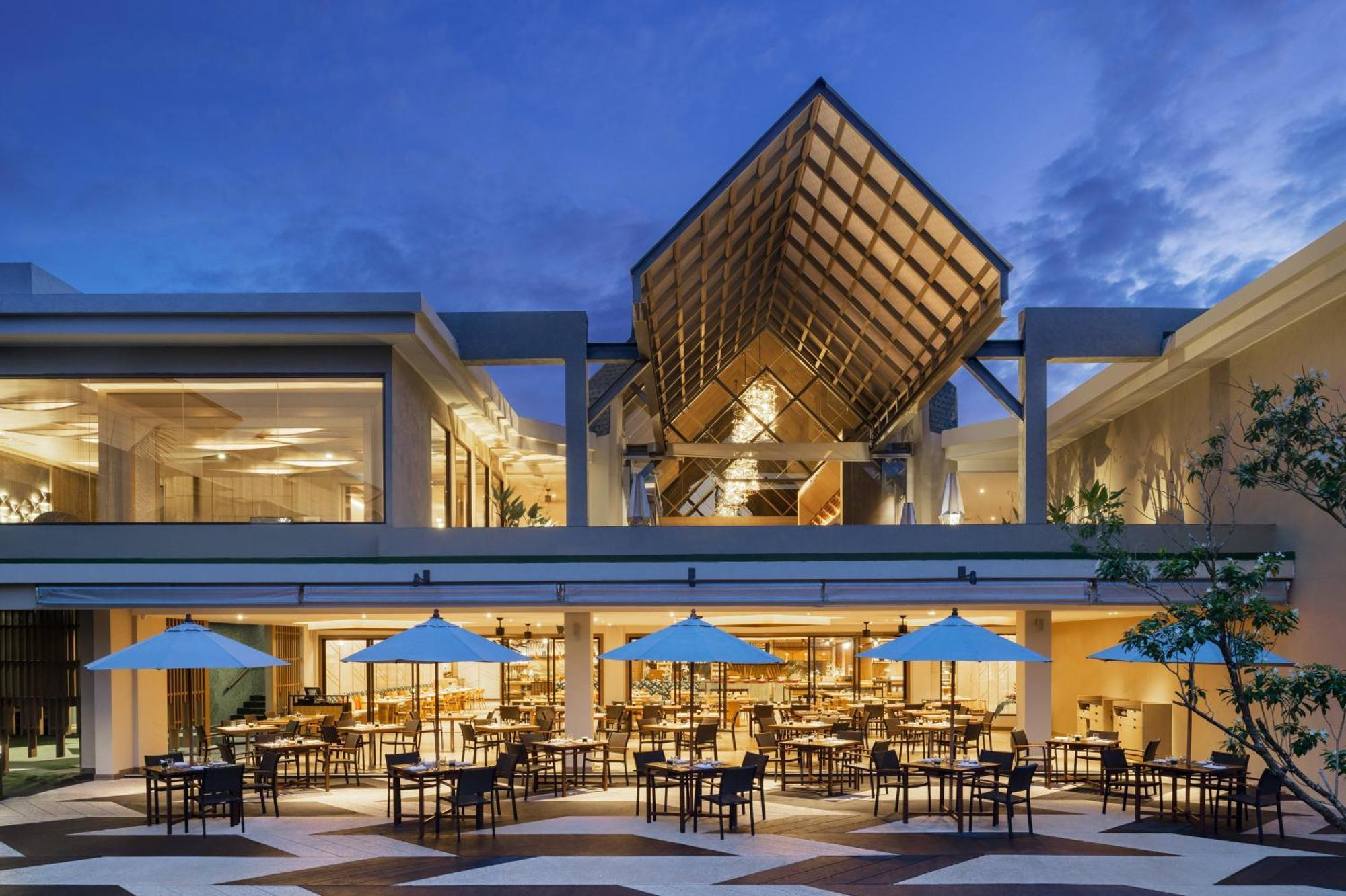 Le Meridien & सहारा 5*