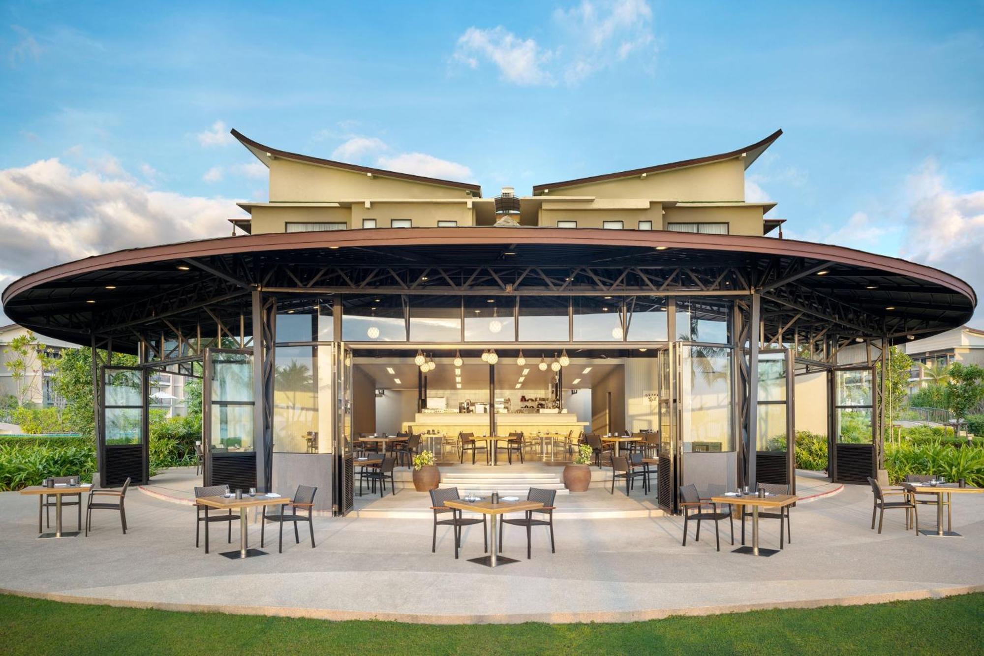 Le Meridien & सहारा Khao Lak